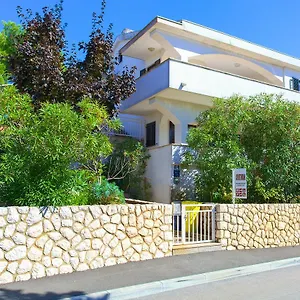 https://apartments-vlatko.primorje-gorskikotar.com